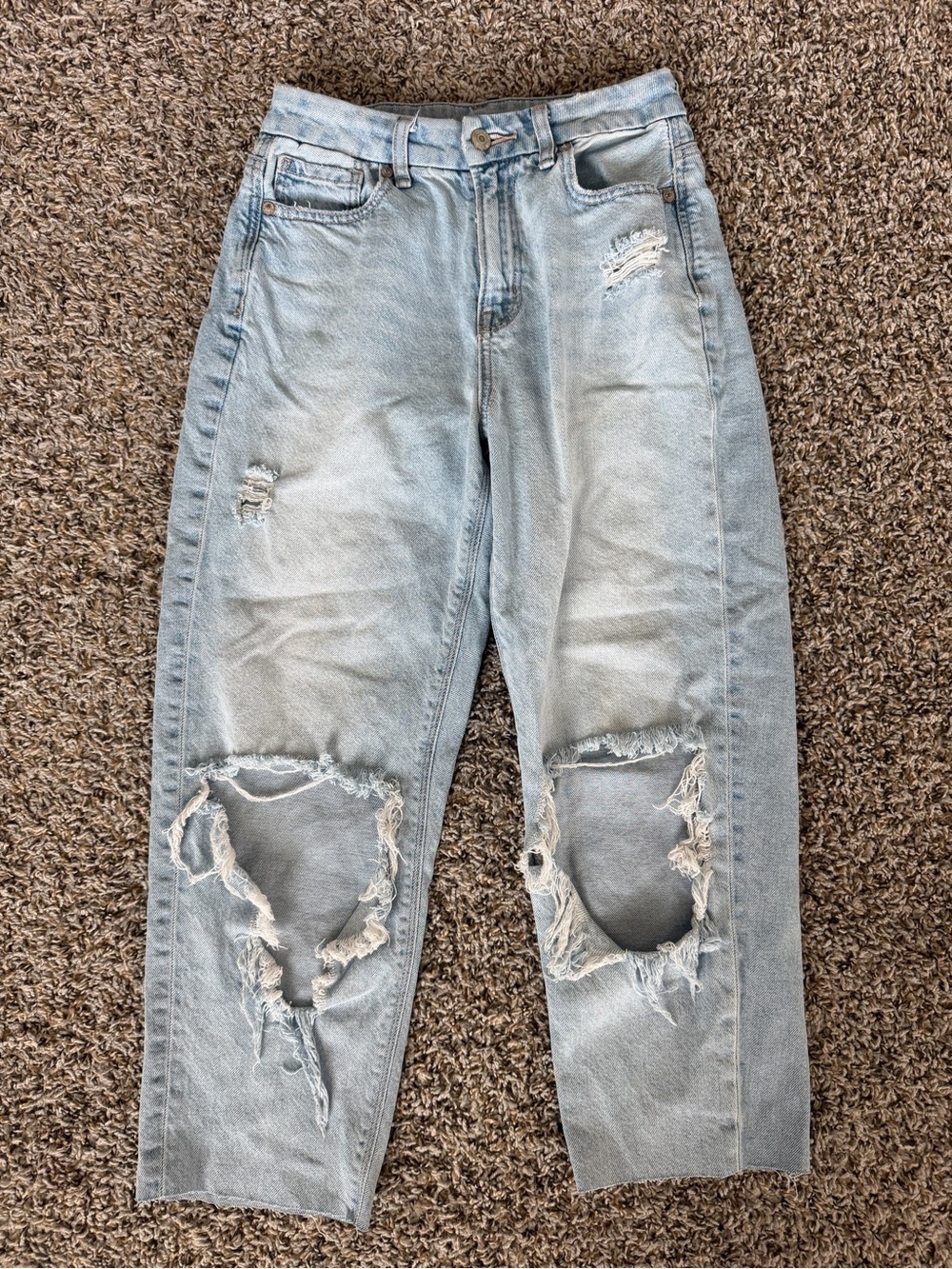 American Eagle Outfitters Women's curvy Mom Jeans Light Wash Distressed size 0